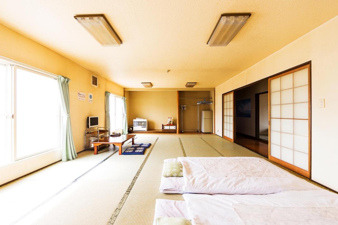 Hotel Minshuku Nihonkai Ishikari Esterno foto