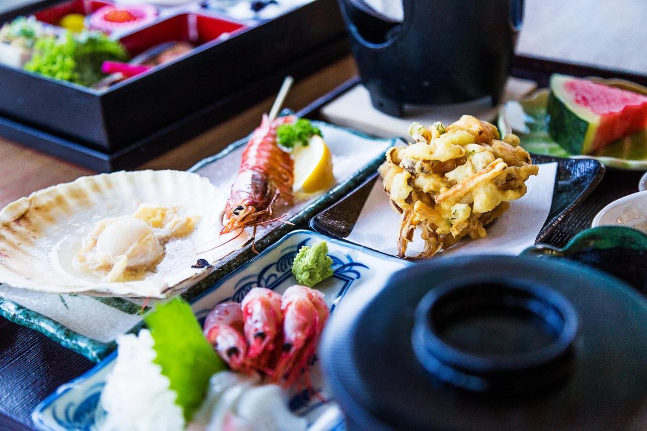 Hotel Minshuku Nihonkai Ishikari Esterno foto